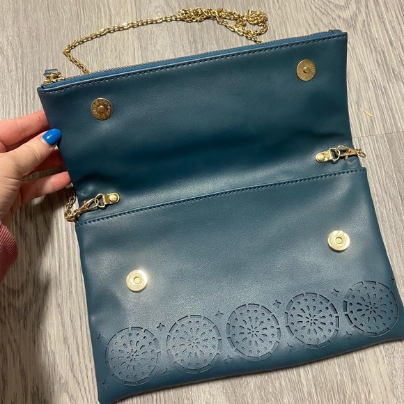 Blue chain purse/clutch detailed faux leather - Picture 2 of 4
